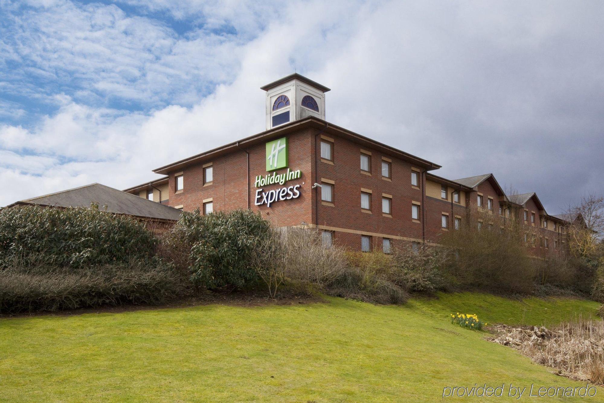 Express East By Ihg Hotel